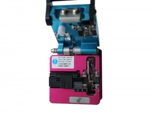 Fiber cleaver